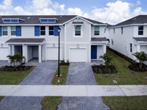 5745 Se Edgewater Cir - Photo 1 of 1