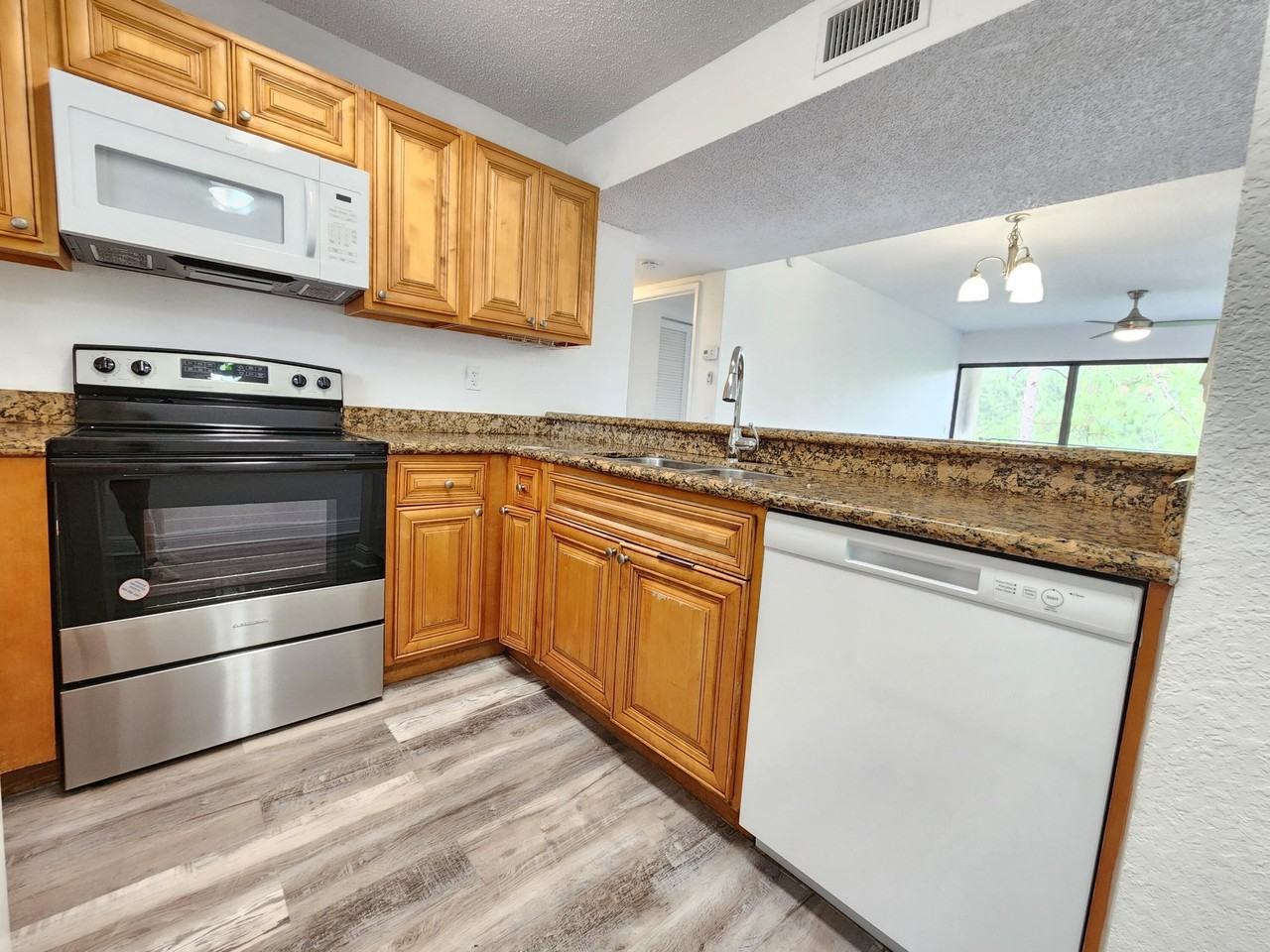 1461 Windorah Way #F - Photo 5 of 36