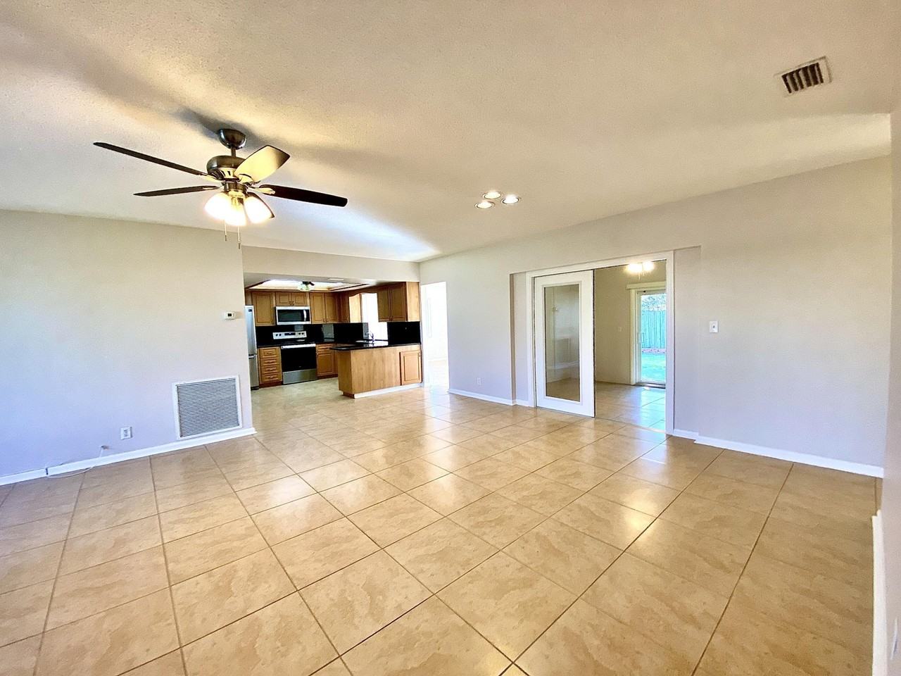213 Ne 9th Ave - Photo 3 of 30