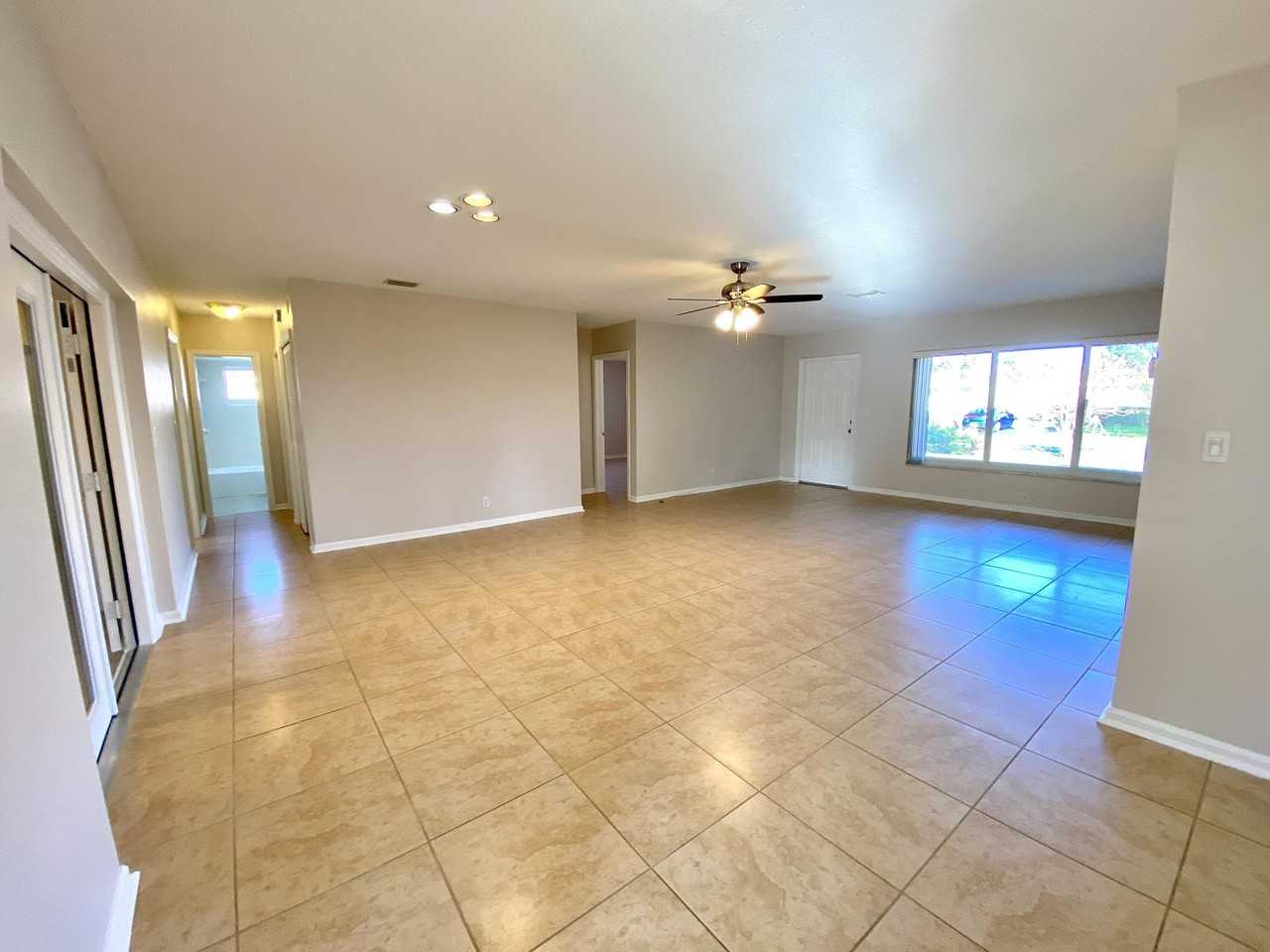 213 Ne 9th Ave - Photo 5 of 30