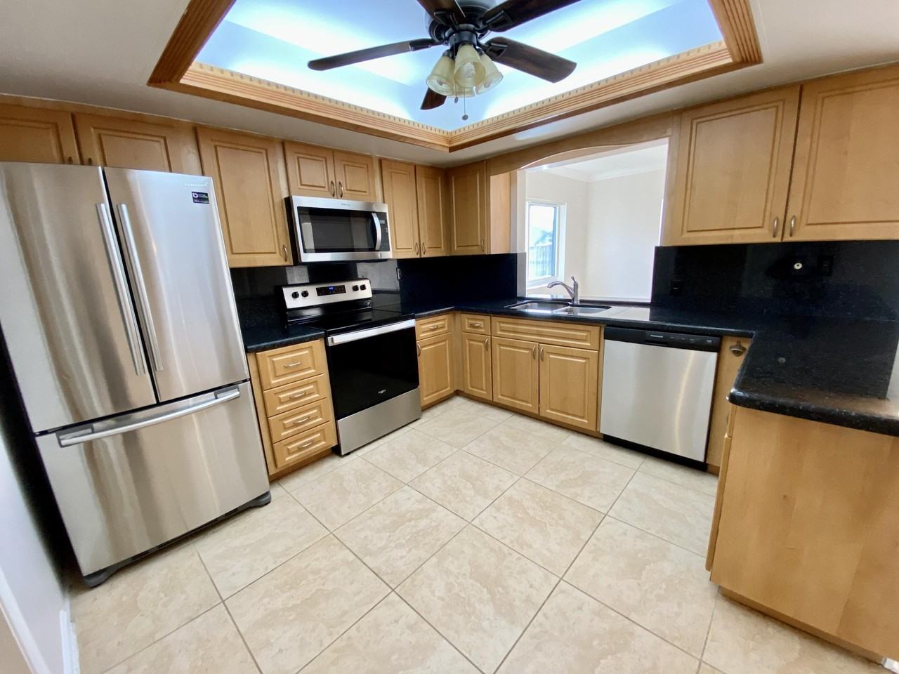 213 Ne 9th Ave - Photo 7 of 30