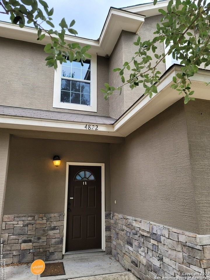 4822 Appleseed Ct - Photo 2 of 8