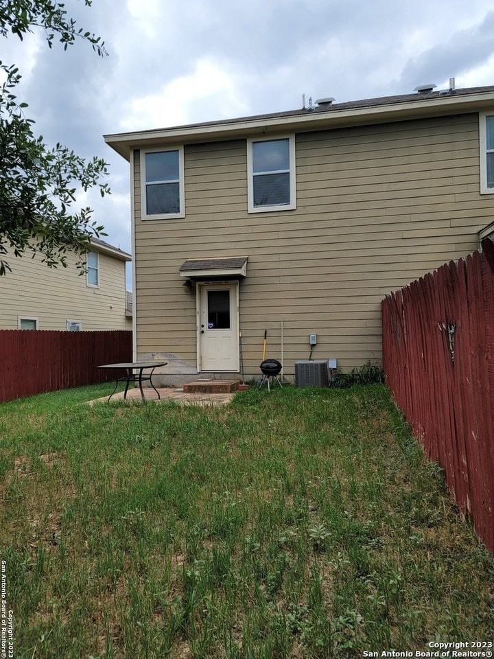4822 Appleseed Ct - Photo 5 of 8
