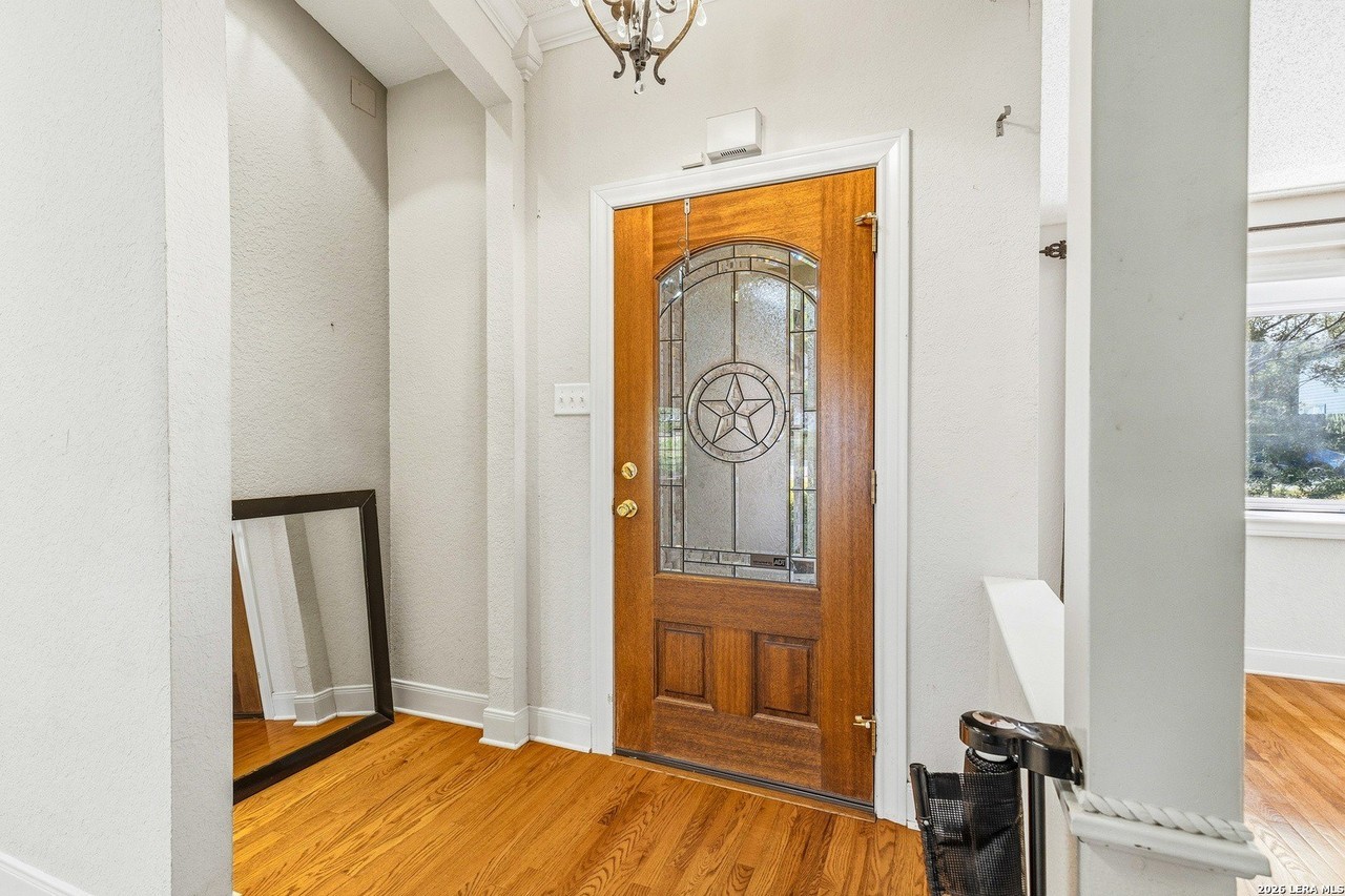 3325 Sherwin Dr - Photo 4 of 32