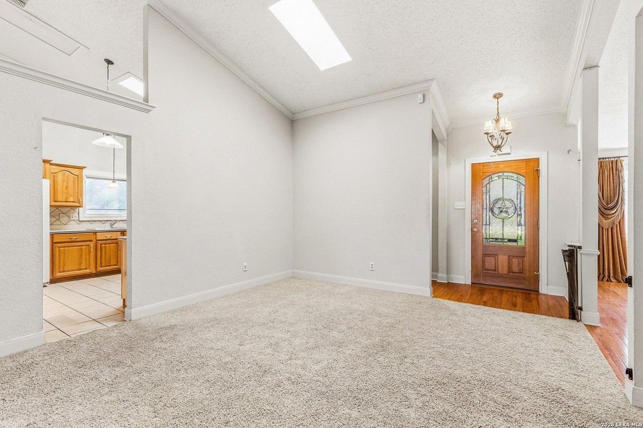 3325 Sherwin Dr - Photo 6 of 32
