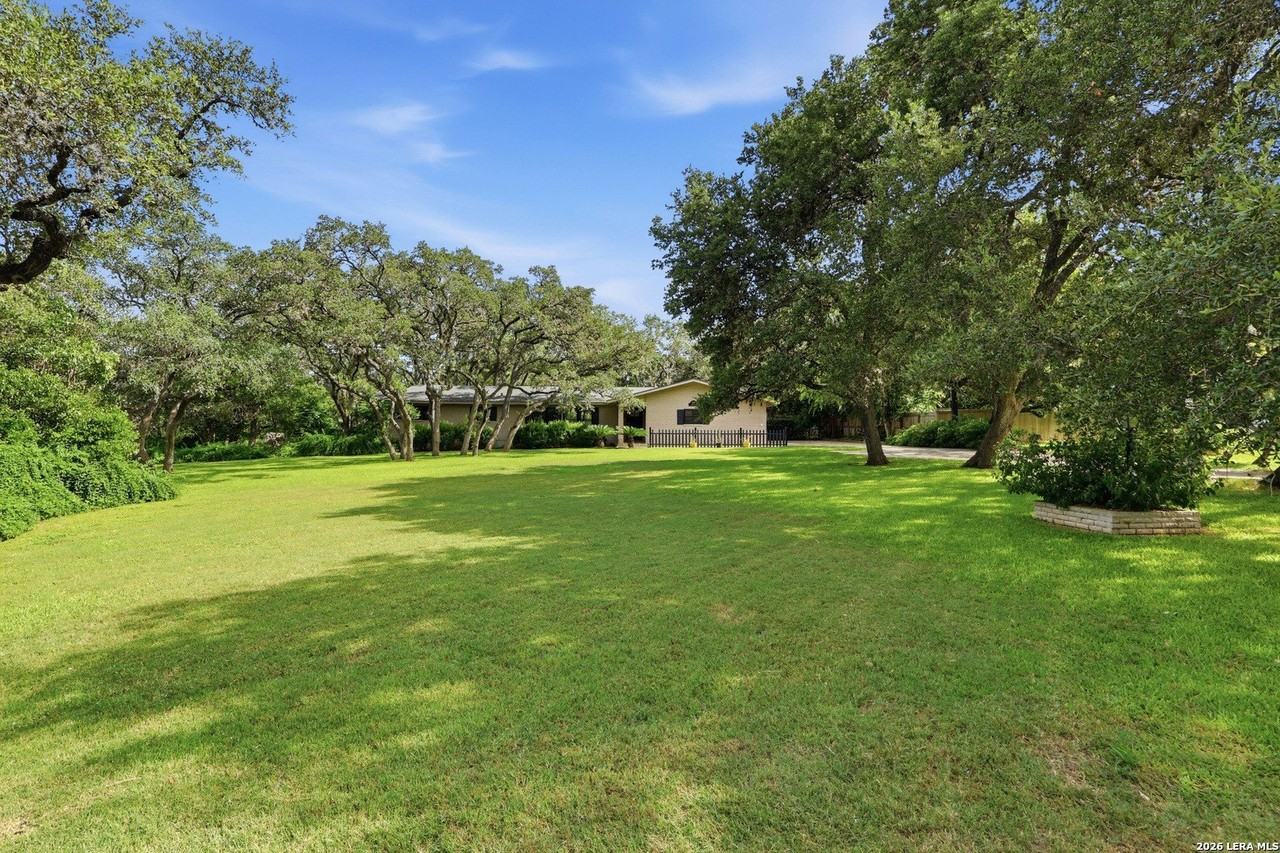 100 Fleetwood Dr - Photo 2 of 44