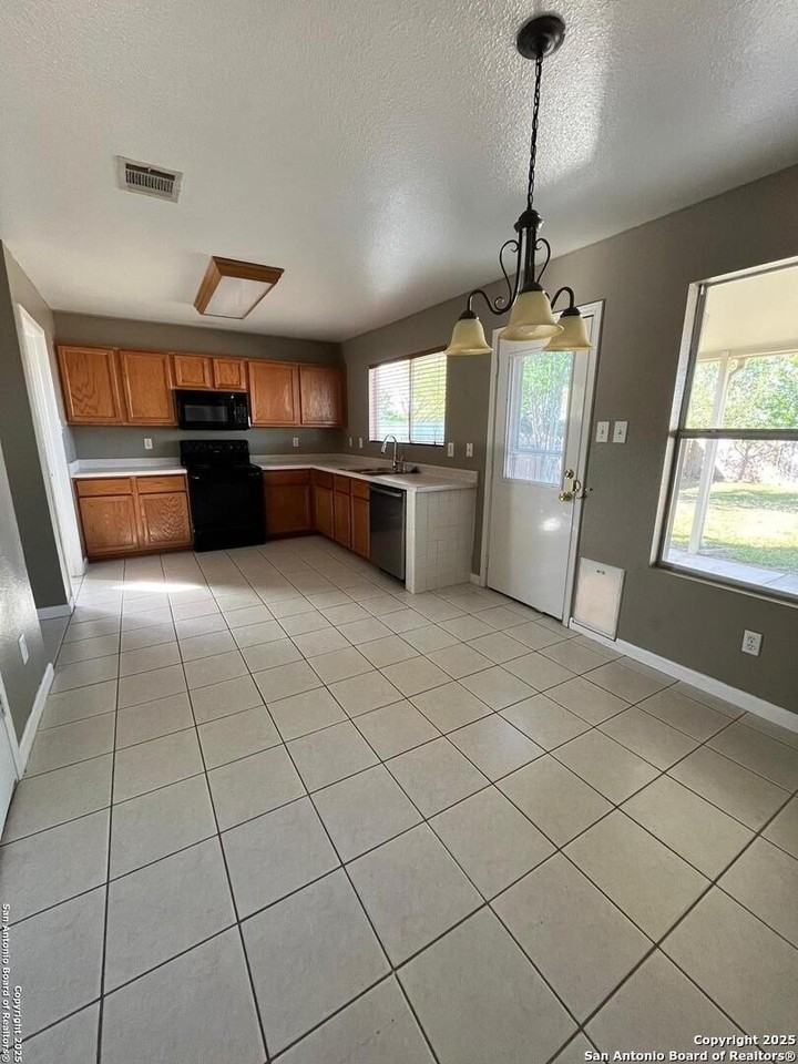117 Weeping Way - Photo 3 of 9
