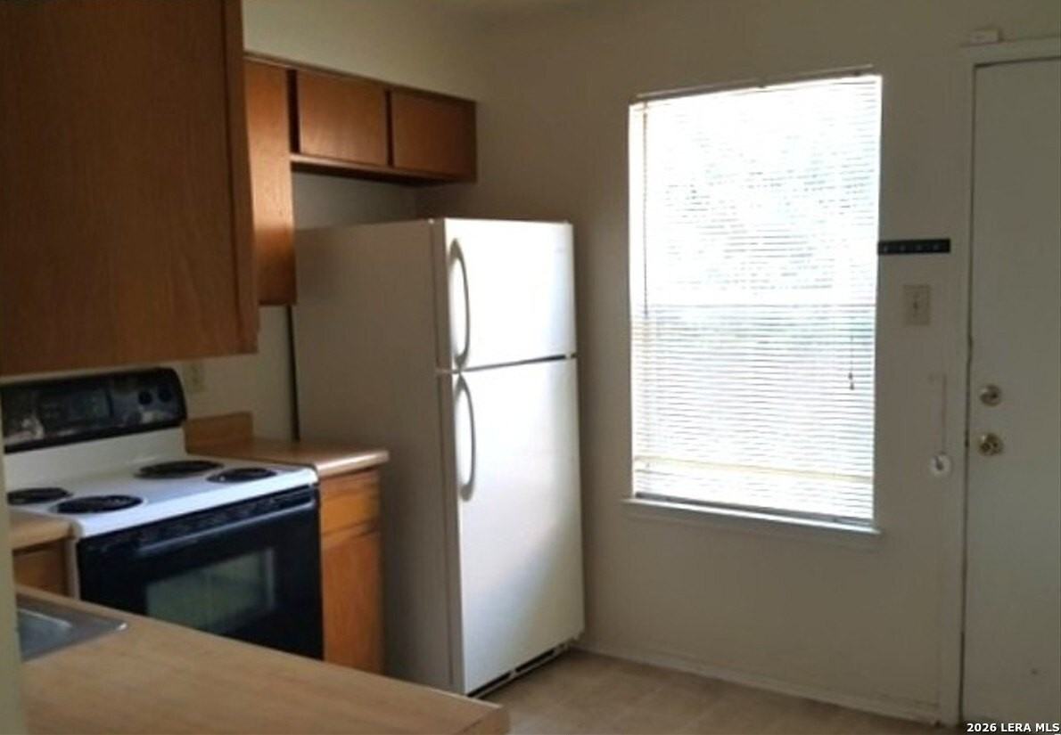 8913 Fall River Dr - Photo 2 of 9