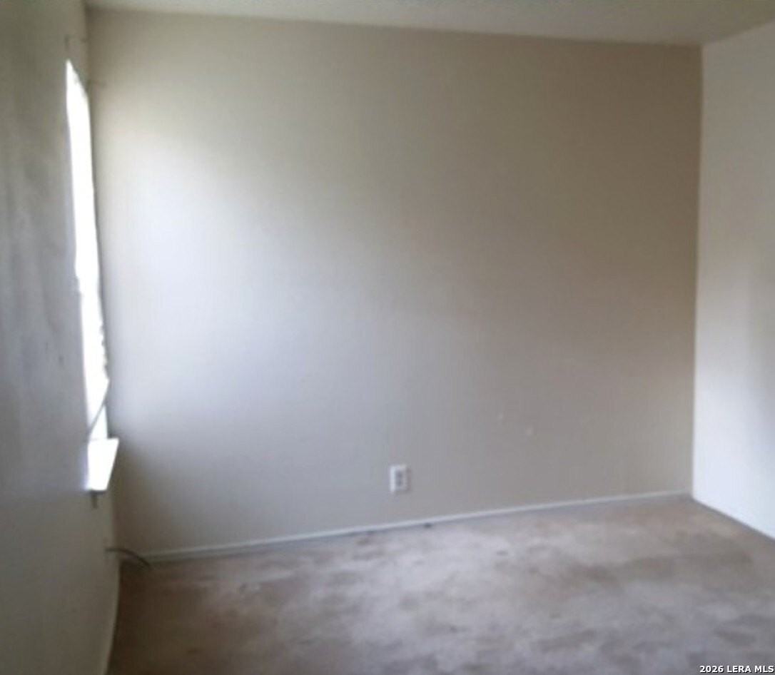 8913 Fall River Dr - Photo 4 of 9