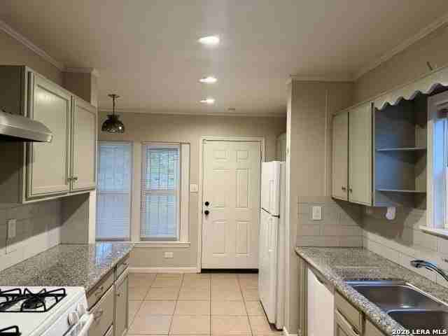314 W Ridgewood Ct - Photo 5 of 15