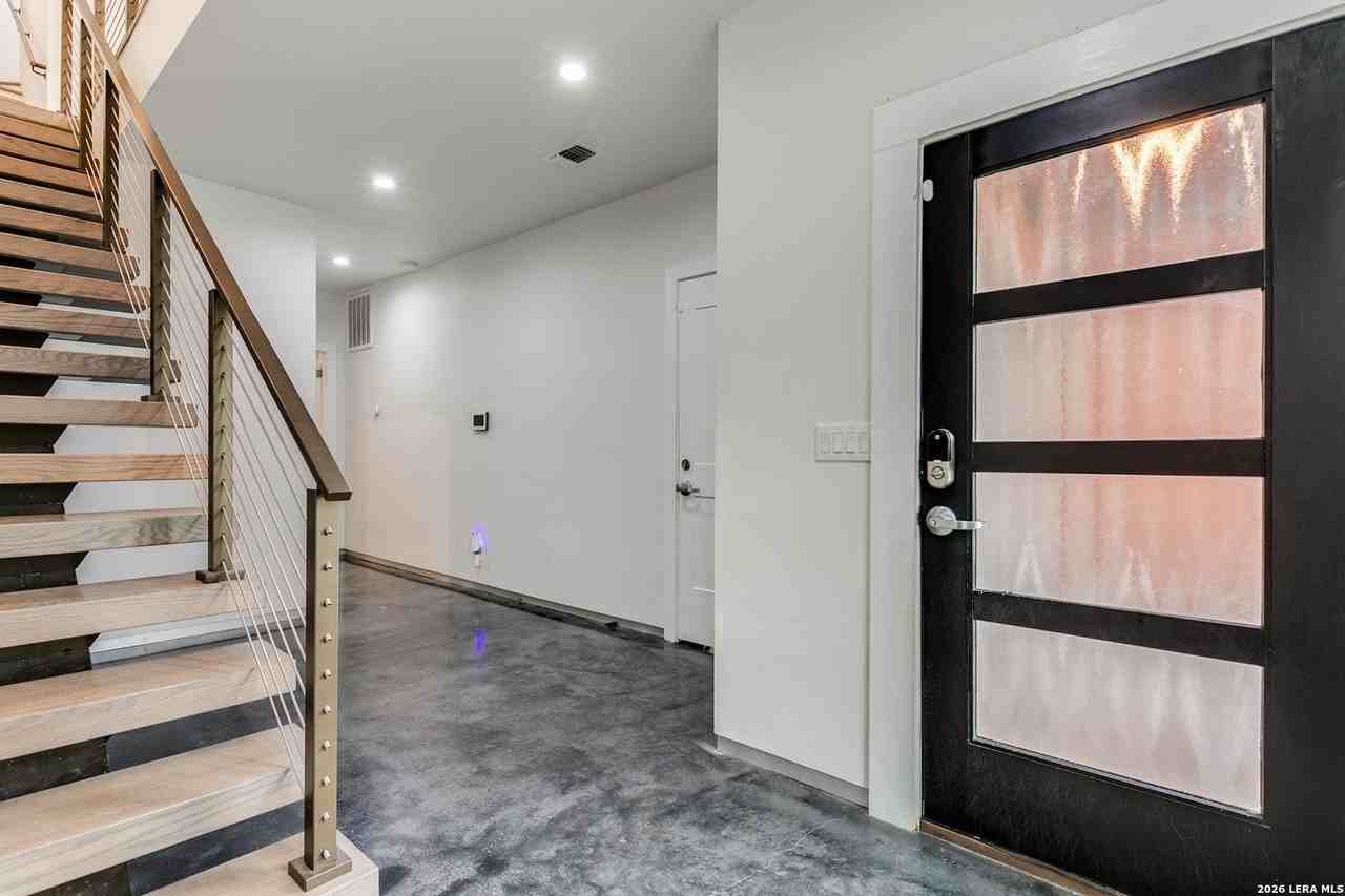 902 Montana St #102 - Photo 3 of 29