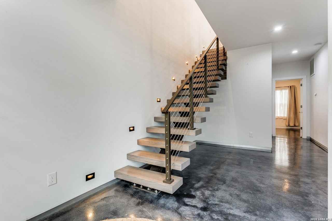 902 Montana St #102 - Photo 5 of 29