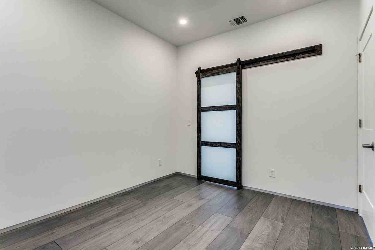 902 Montana St #102 - Photo 6 of 29