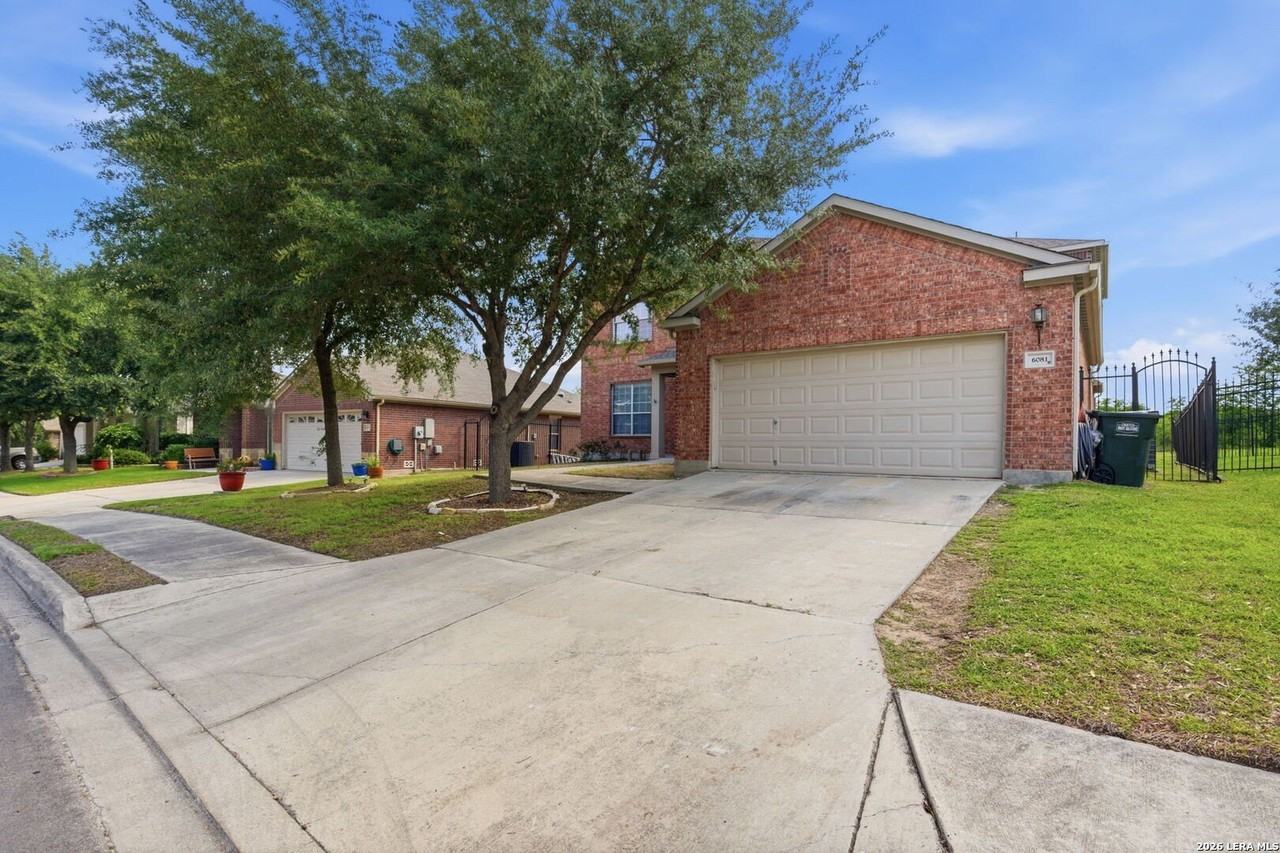 6081 Covers Cv - Photo 3 of 40