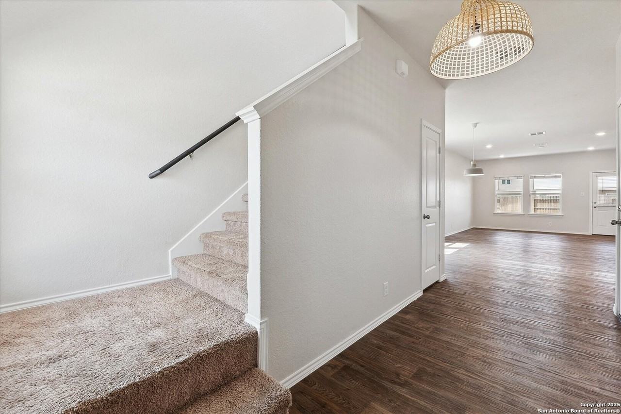 168 Middle Green Loop - Photo 7 of 43