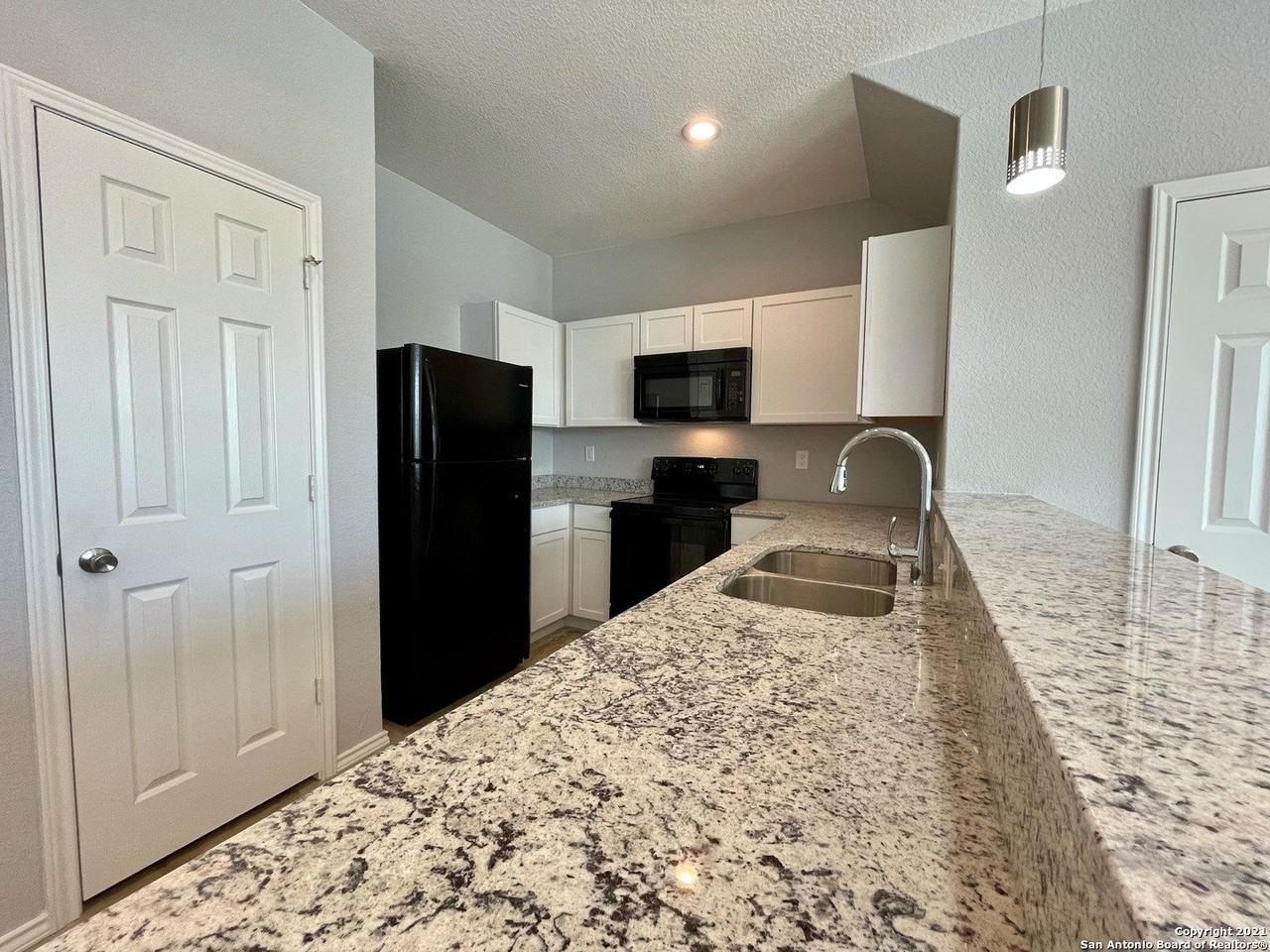 6922 Crestway Rd #4 - Photo 3 of 22