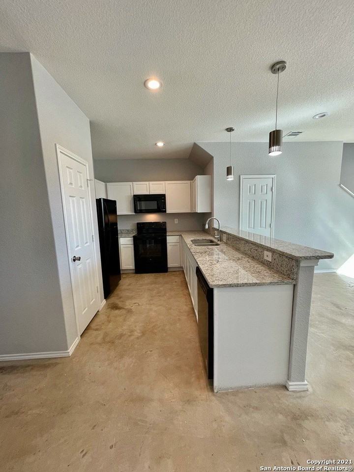 6922 Crestway Rd #4 - Photo 5 of 22
