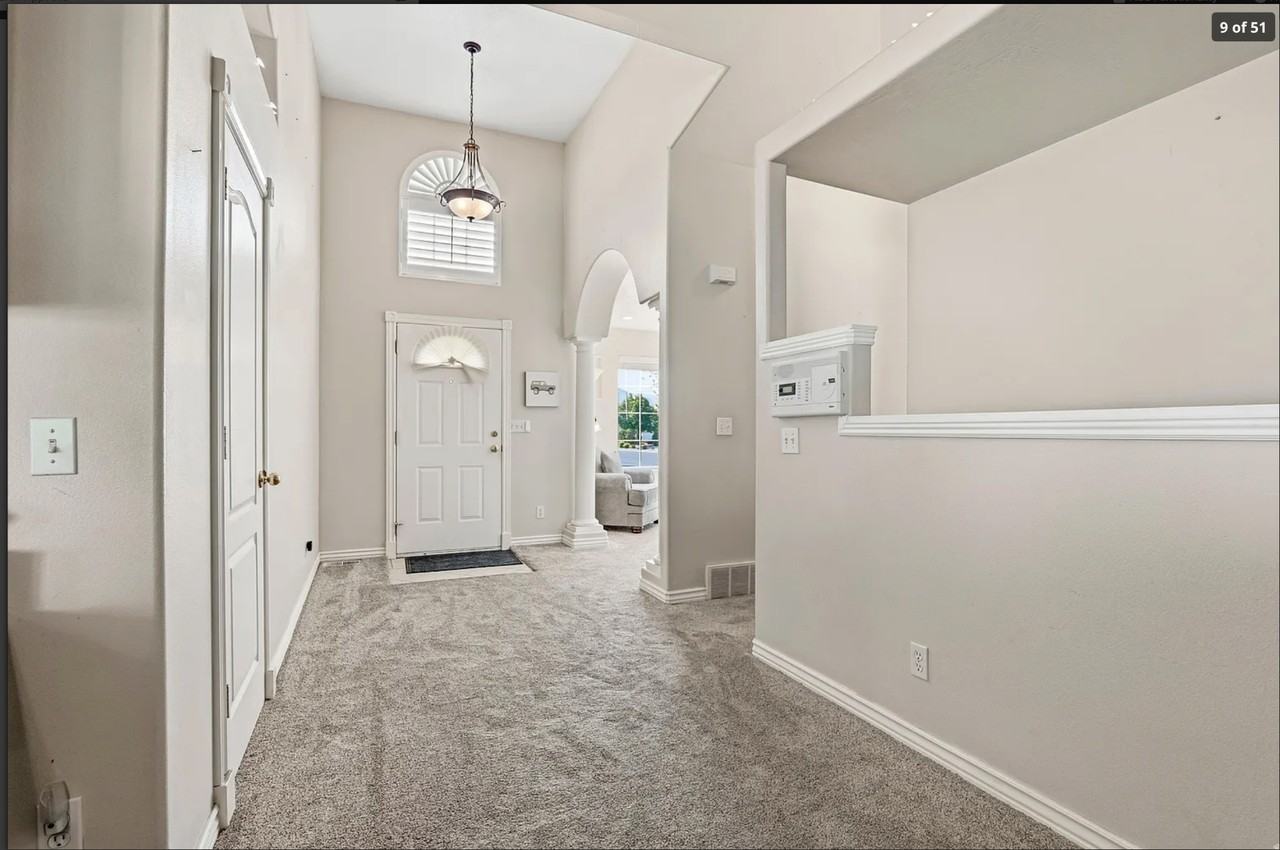 1403 Sw - Photo 2 of 16