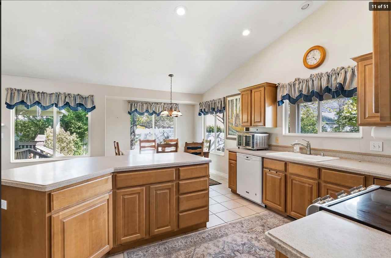 1403 Sw - Photo 5 of 16