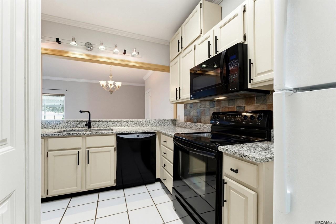 8500 Bluebonnet Blvd - Photo 6 of 16