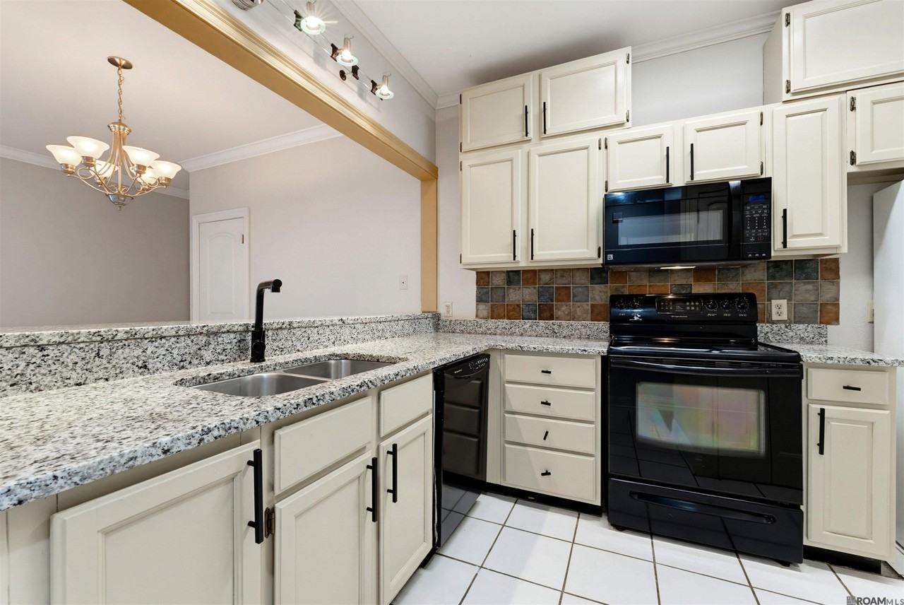 8500 Bluebonnet Blvd - Photo 7 of 16