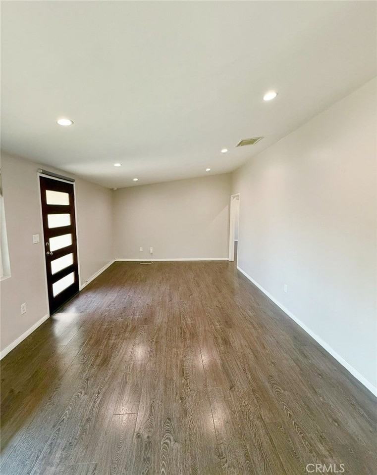 11714 Sproule Ave - Photo 4 of 19