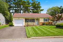 943 Edgebrook Dr N - Photo 1 of 1