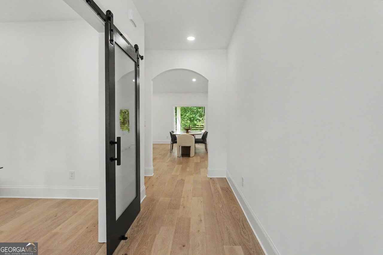 276 Park Ave - Photo 6 of 42