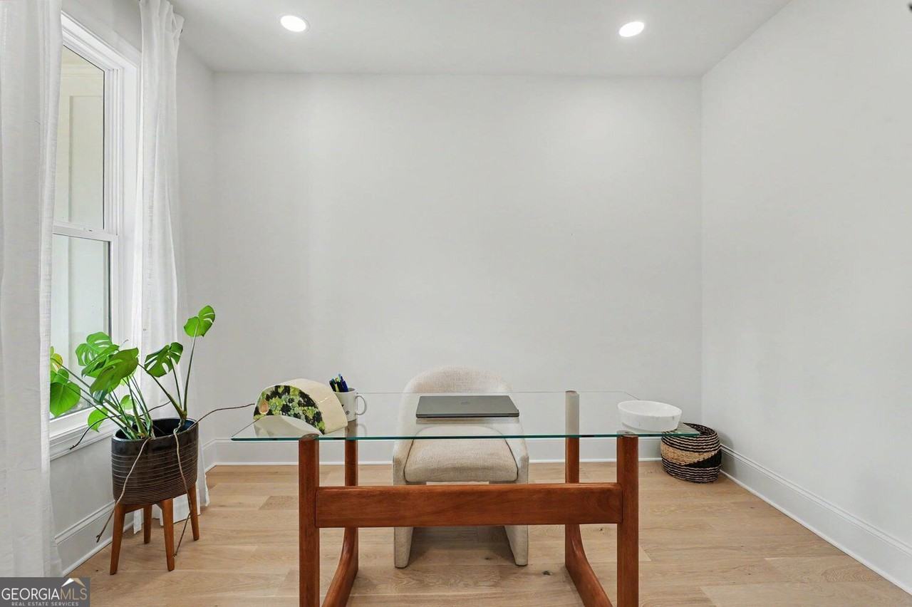 276 Park Ave - Photo 7 of 42