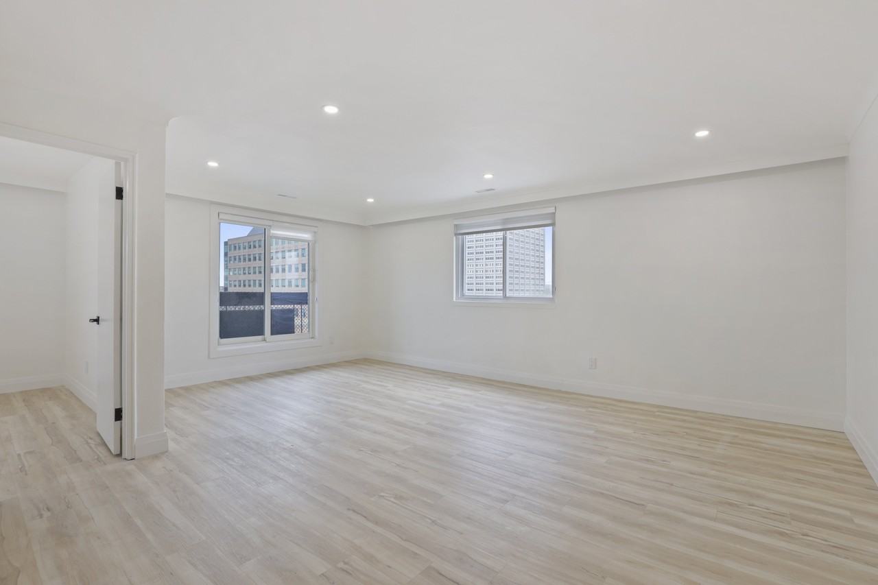 1 Hamilton Avenue North #505 - Photo 4 of 10