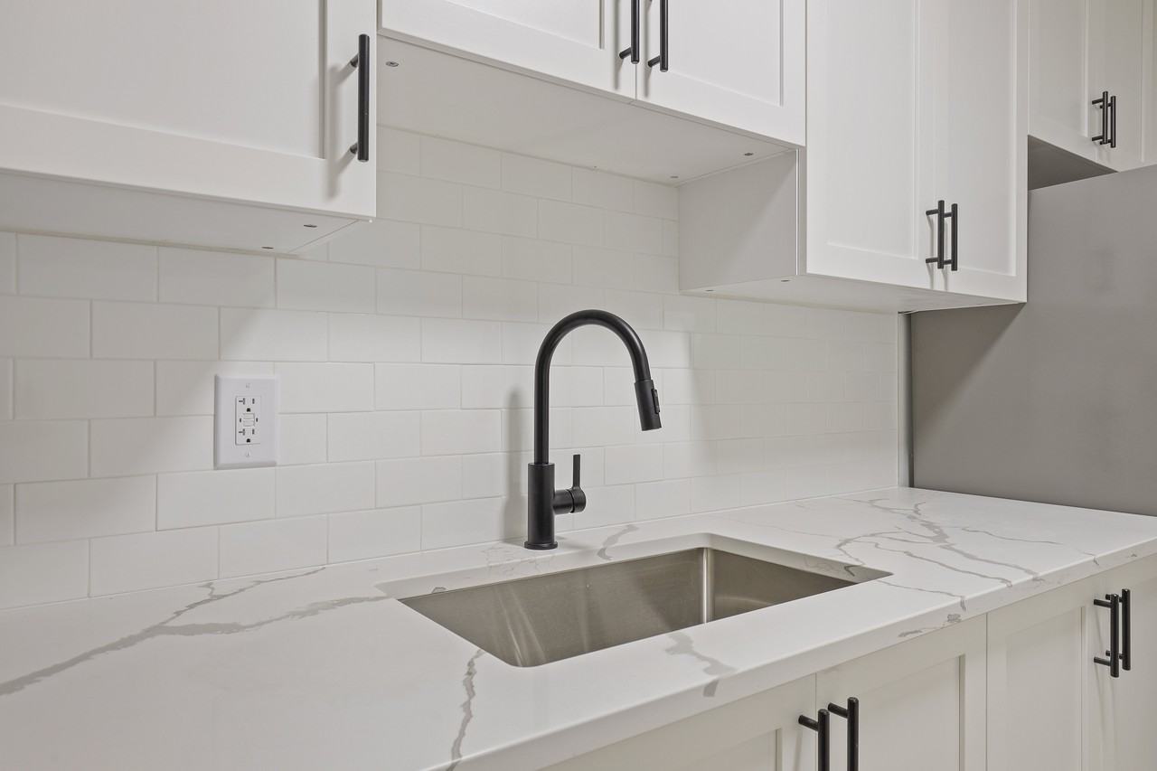 1 Hamilton Avenue North #505 - Photo 2 of 10