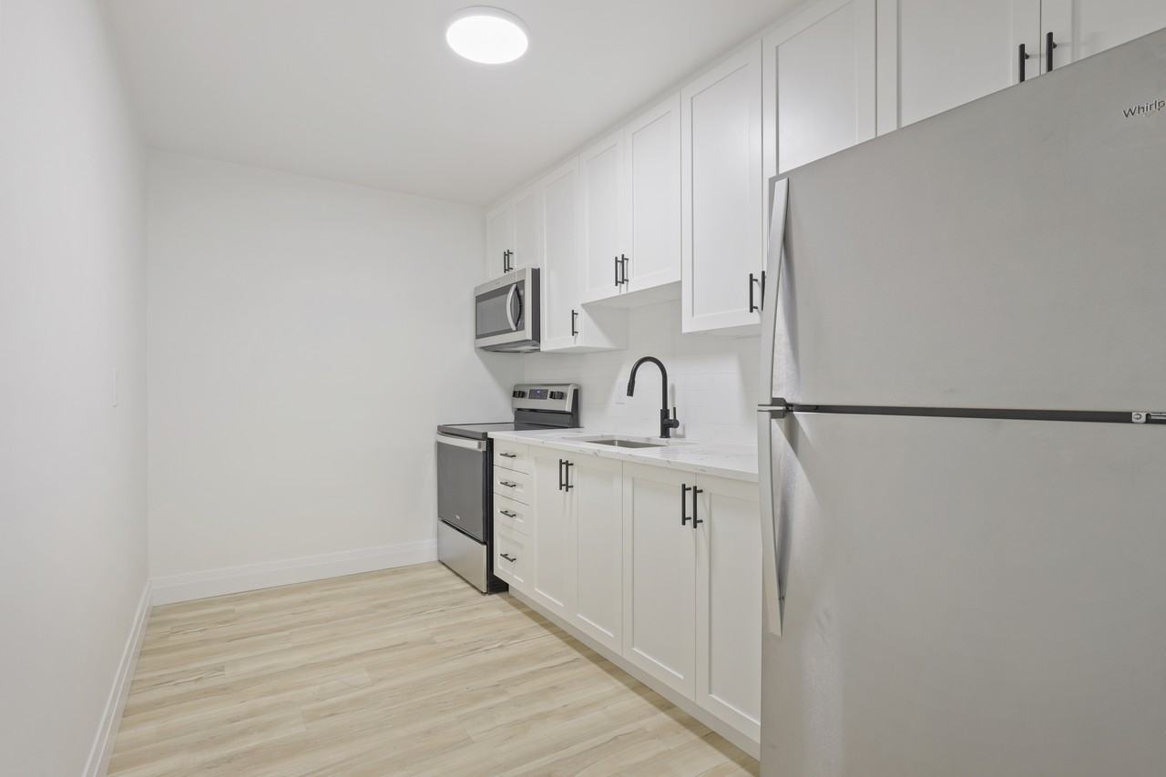 1 Hamilton Avenue North #505 - Photo 3 of 10