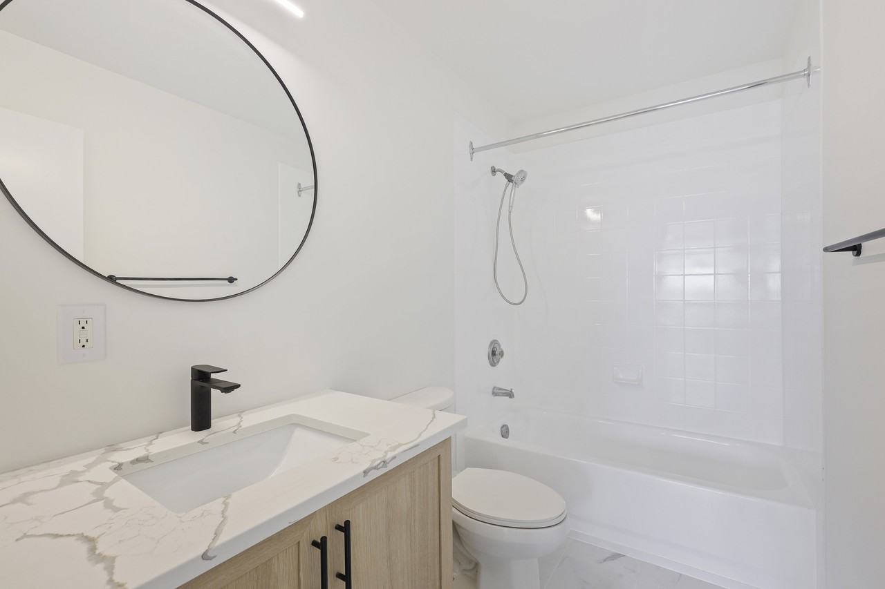 1 Hamilton Avenue North #505 - Photo 7 of 10