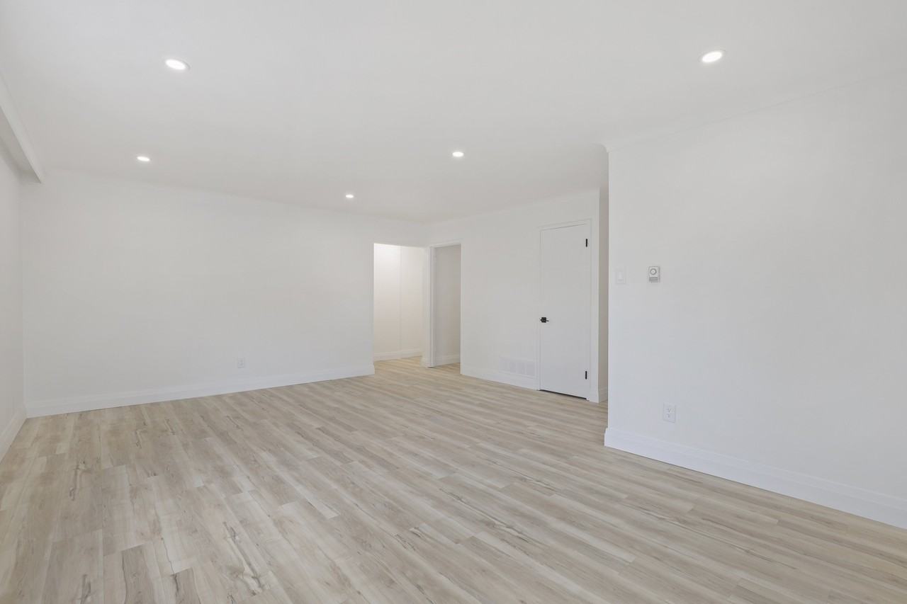 1 Hamilton Avenue North #505 - Photo 6 of 10