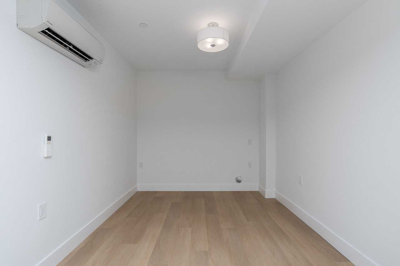 2052 Chesterfield Avenue - Photo 3 of 10