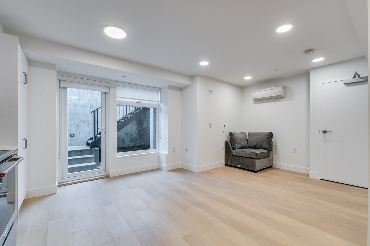 2052 Chesterfield Avenue - Photo 2 of 10