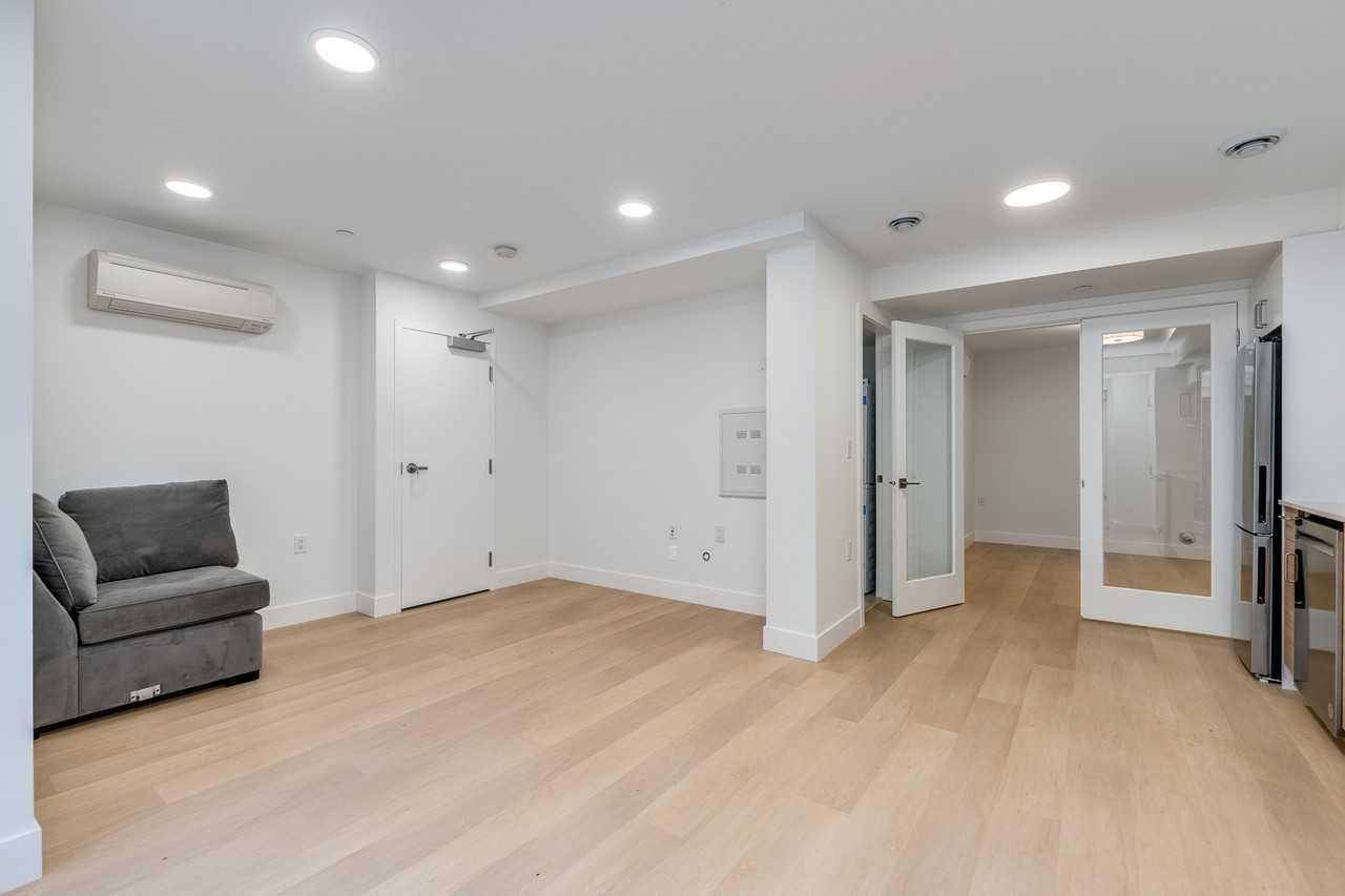 2052 Chesterfield Avenue - Photo 4 of 10