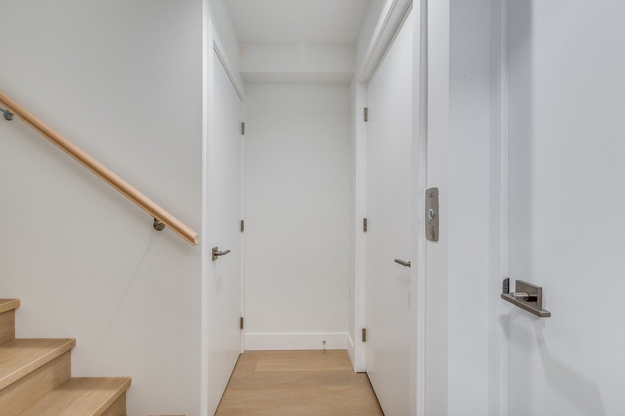 2052 Chesterfield Avenue - Photo 5 of 10