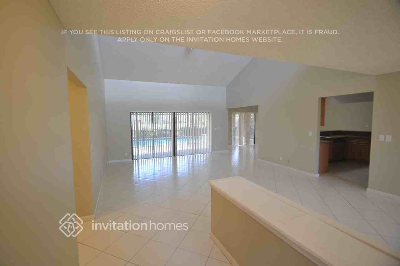 838 Ivy Dr - Photo 2 of 16