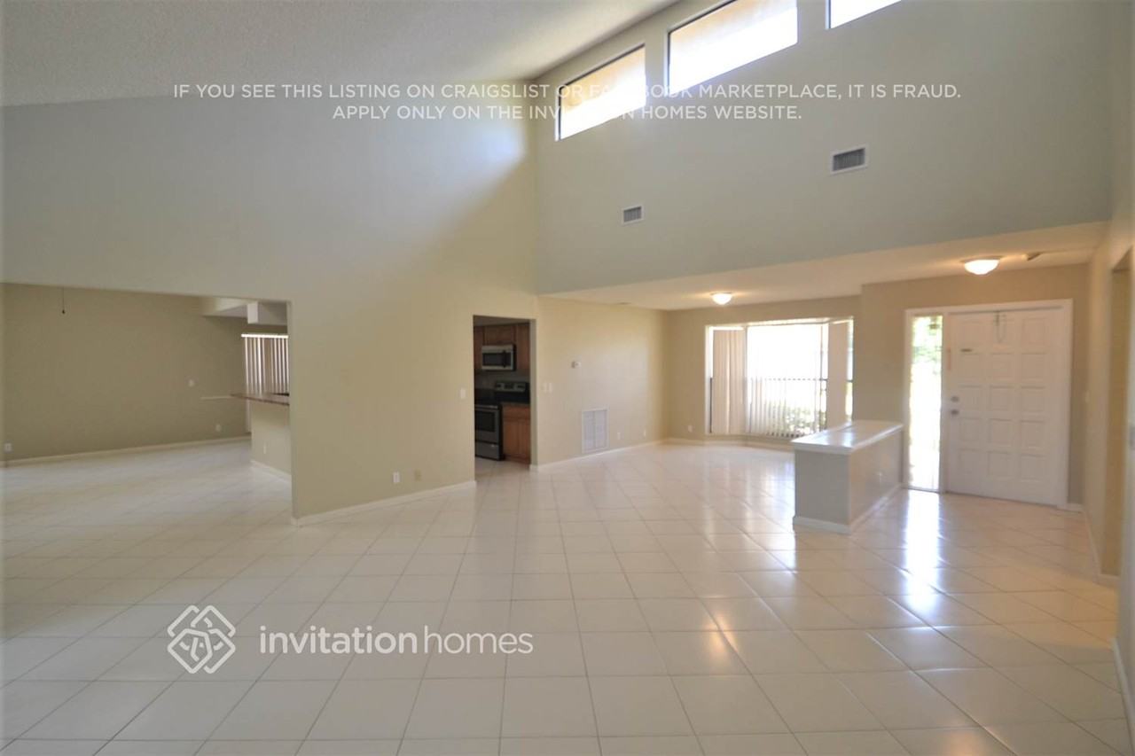 838 Ivy Dr - Photo 3 of 16