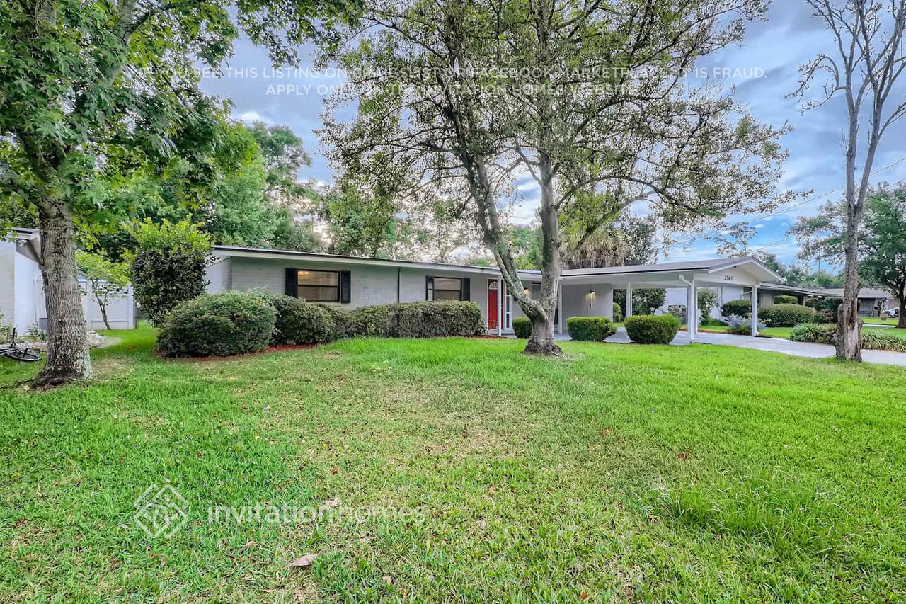 2560 Eastill Dr - Photo 3 of 29