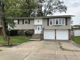 featured image of 15238 Ridgeland Ave