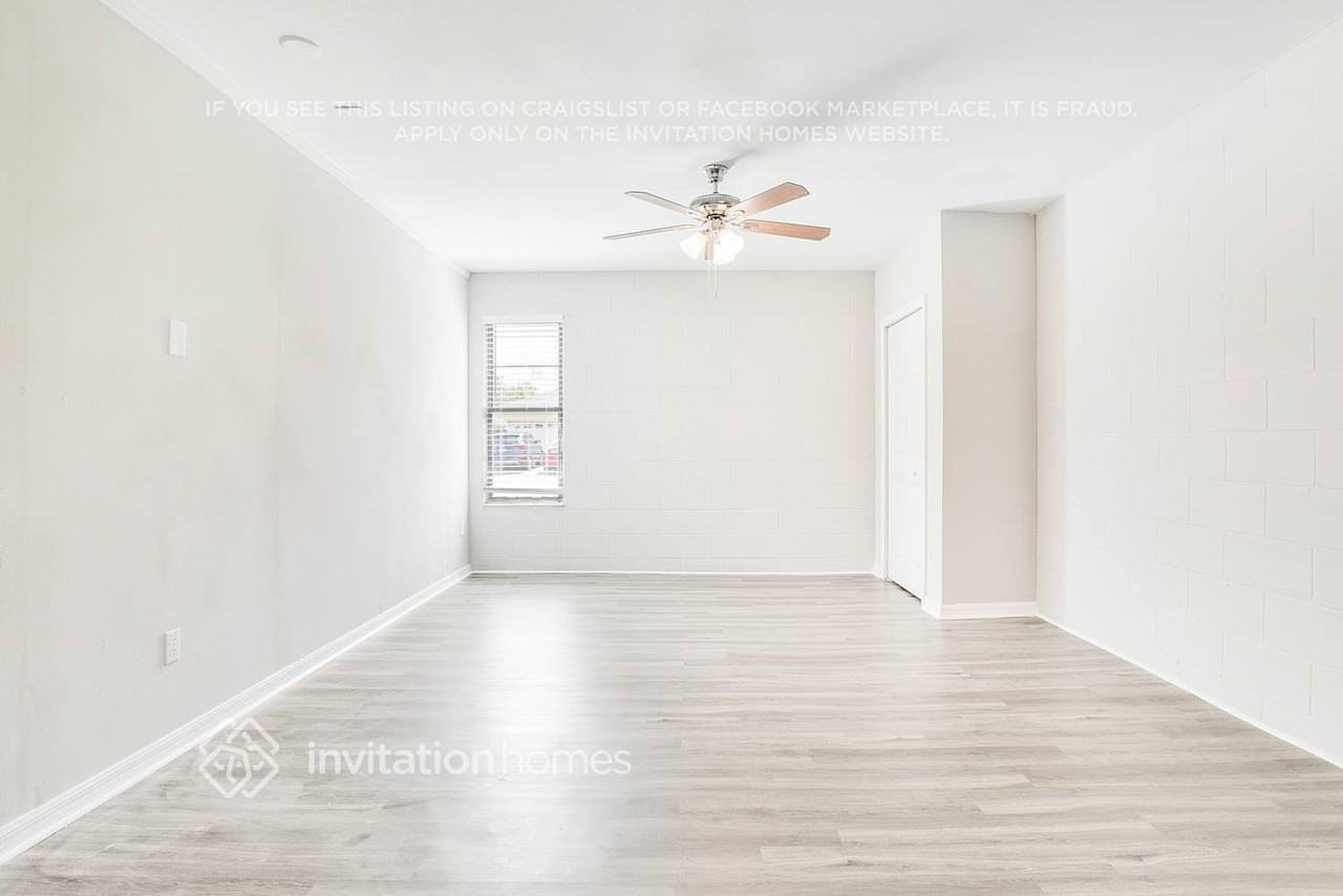 408 Martigues Dr - Photo 4 of 35