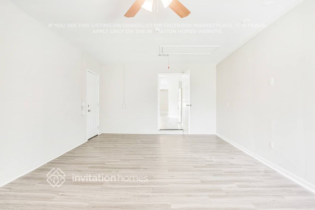 408 Martigues Dr - Photo 5 of 35