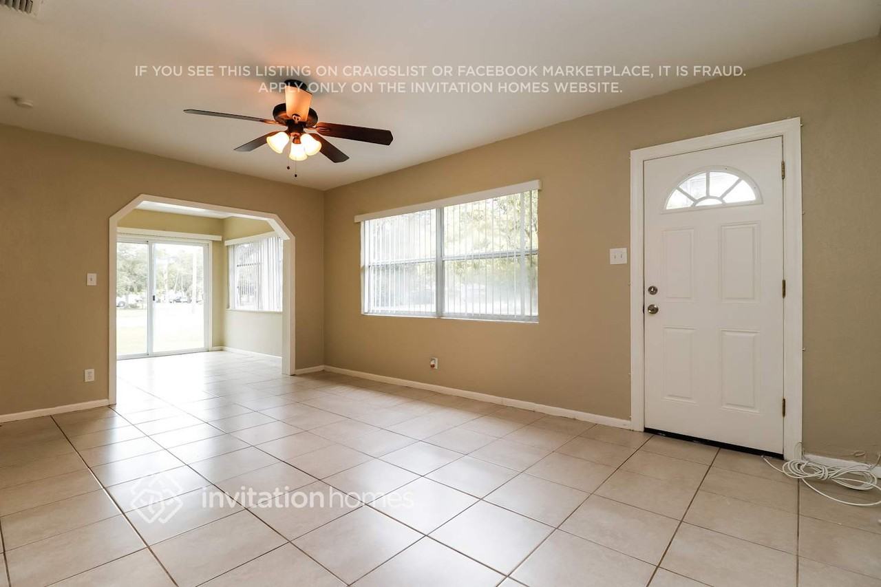 533 S Crest Ave - Photo 3 of 15