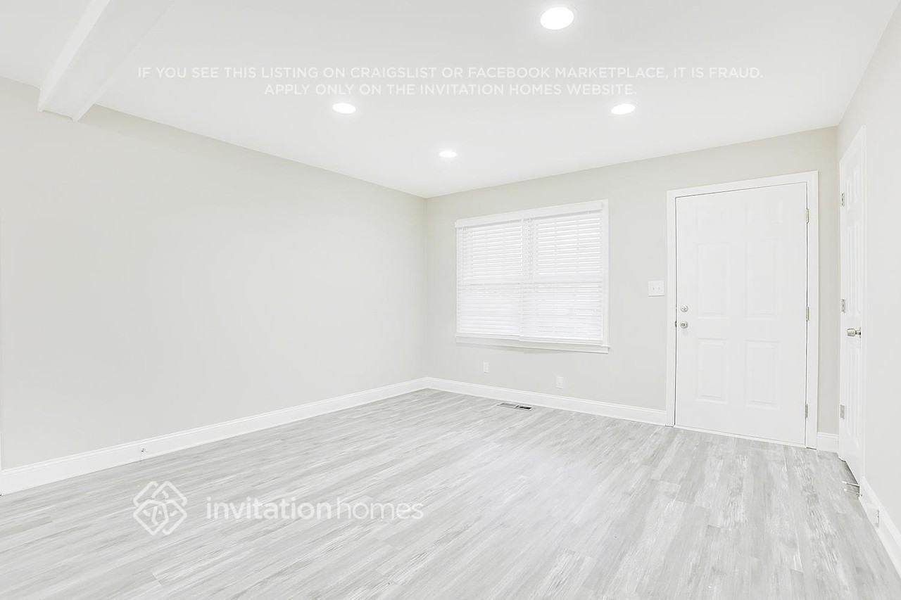 1140 Rochelle Dr - Photo 4 of 24
