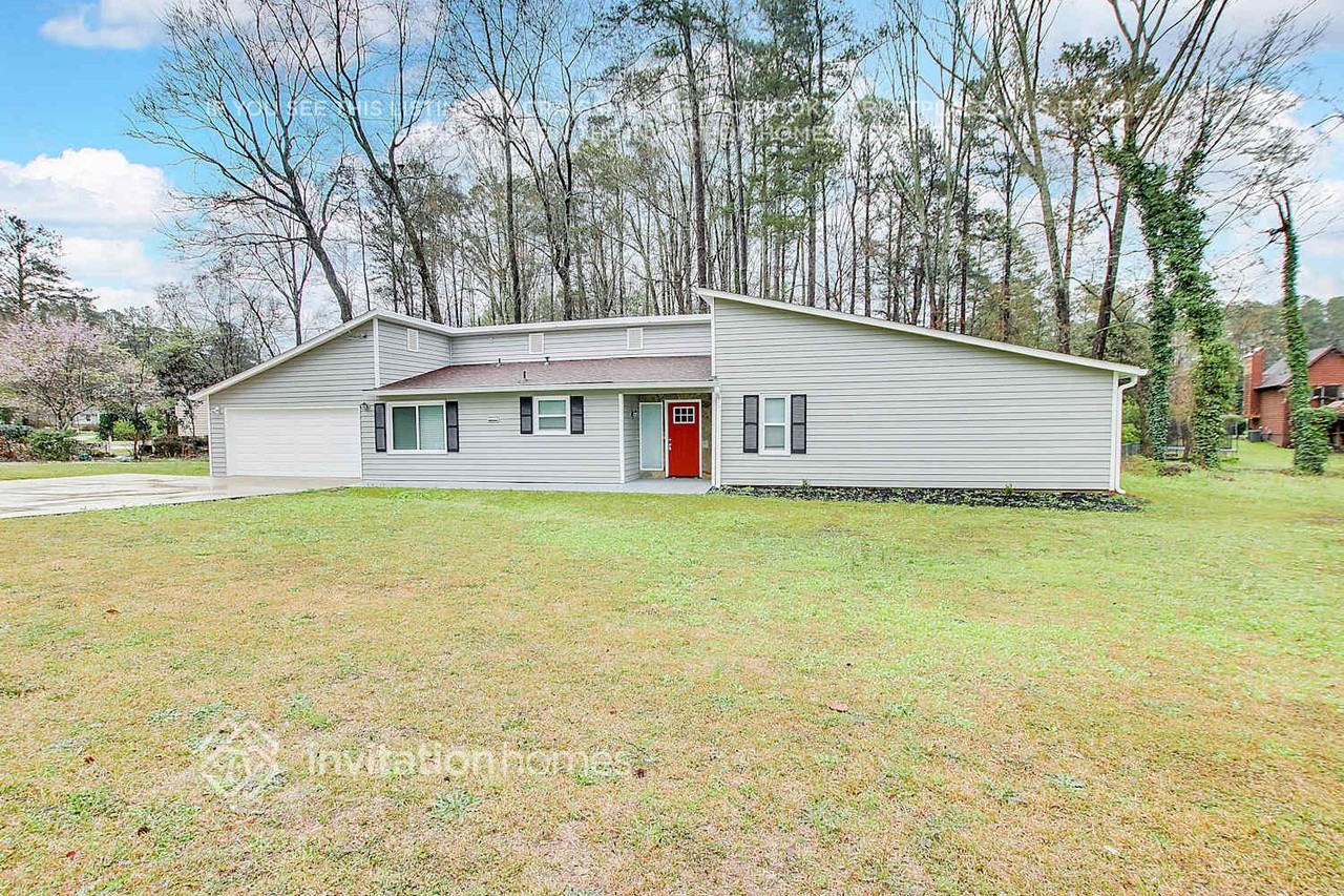 2950 Christophers Ct - Photo 3 of 28