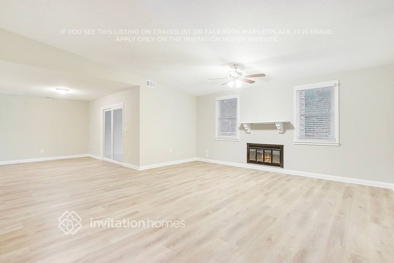 2950 Christophers Ct - Photo 4 of 28