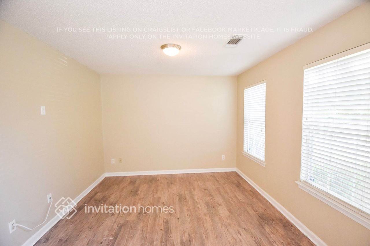 678 Assolas Ct - Photo 4 of 6
