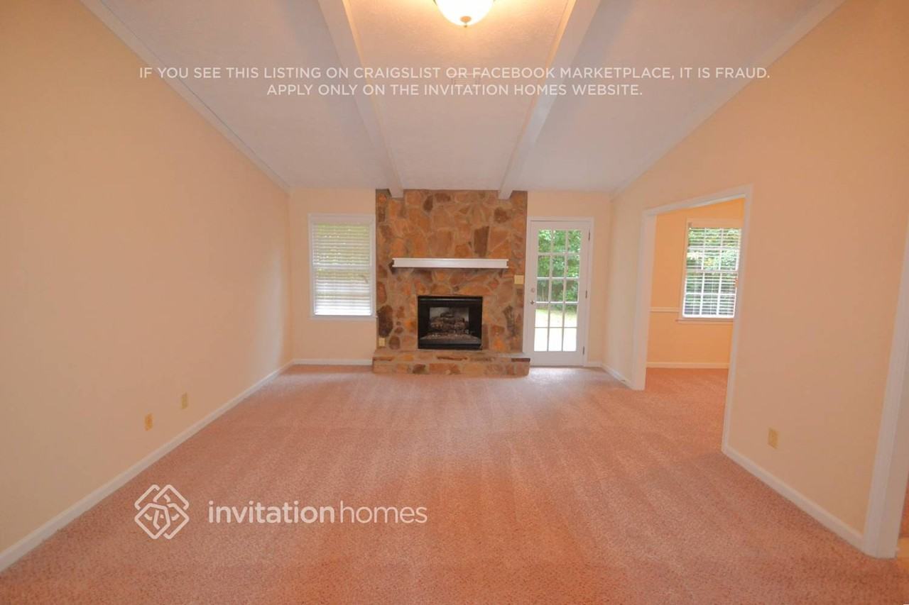 2077 N Landing Way - Photo 3 of 12